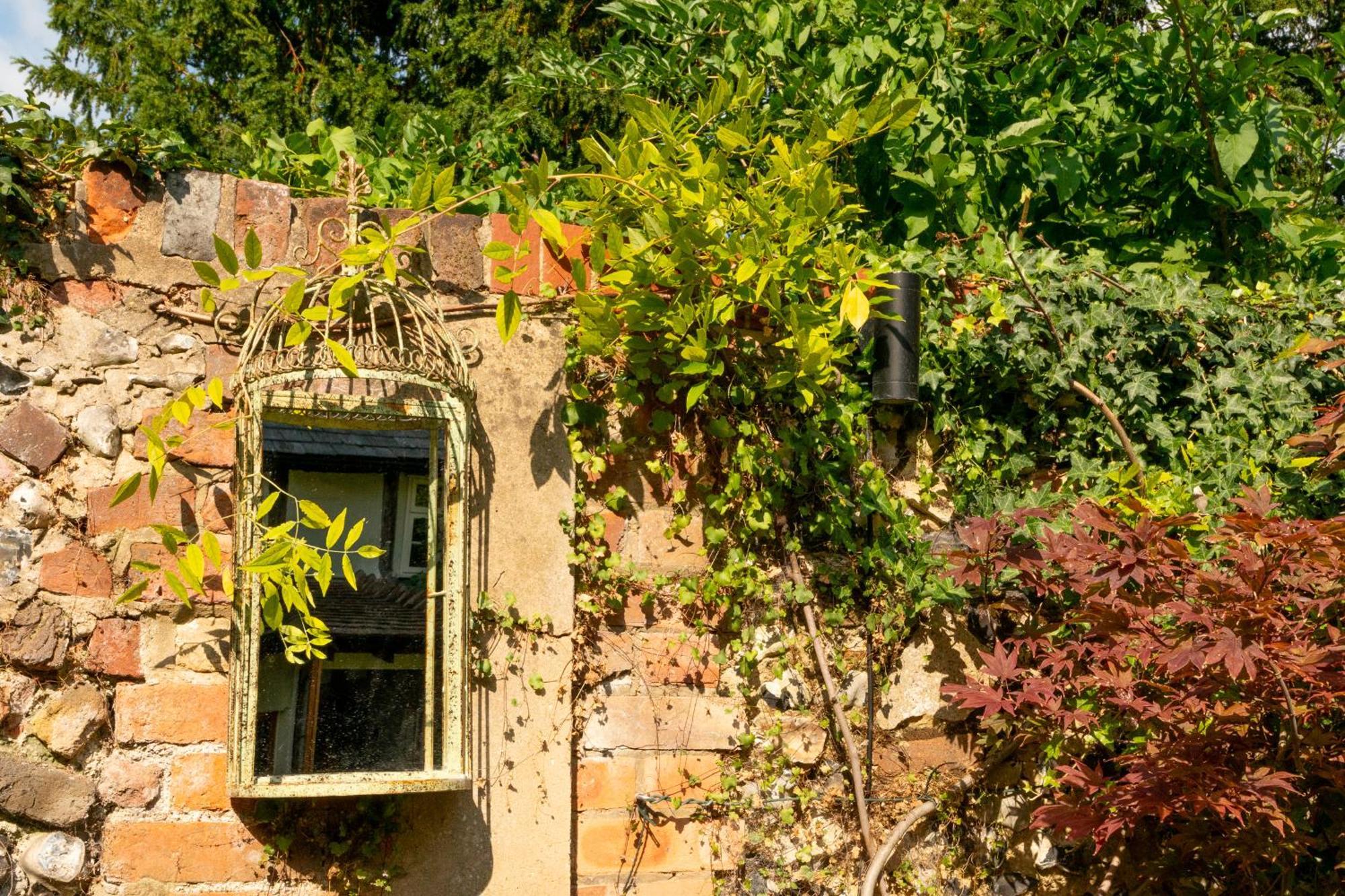 Miller Cottage A Luxury 1550'S Cottage In The Historic Centre Of Saffron Walden Exterior foto